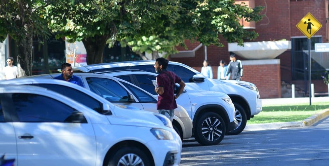 Poletti respaldó la prohibición de los "cuidacoches" y pidió sanciones más duras