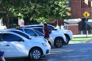 La medida también impide el lavado de autos sin autorización oficial. Crédito: Flavio Raina.