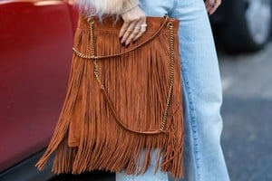 Accesorios se suman a la estética con impronta moderna.