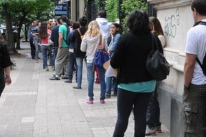 Imagen ilustrativa. Son cada vez más los argentinos que buscan ocupación, tengan empleo o no. Crédito: Flavio Raina/Archivo El Litoral