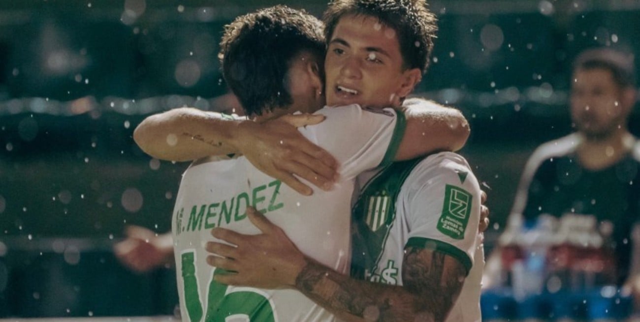 Banfield venció a Tigre con un jugador menos y sueña con los playoffs
