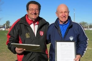 Marcos Conigliaro, cuando dirigió en Sastre, junto a otro histórico de Unión: el Choclo Regenhardt.