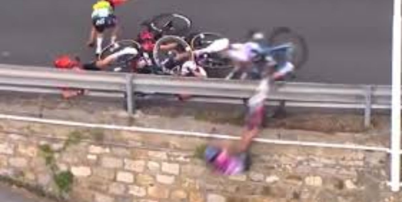 La impactante caída que sufrió una ciclista en la Milán-San Remo Women y fue hospitalizada