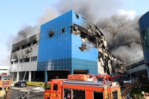 Las causas del incendio se desconocen, aunque testigos de lo ocurrido reportaron una explosión. 