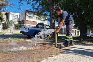 Comienza en Rafaela la campaña anual de limpieza de la red de distribución de agua
