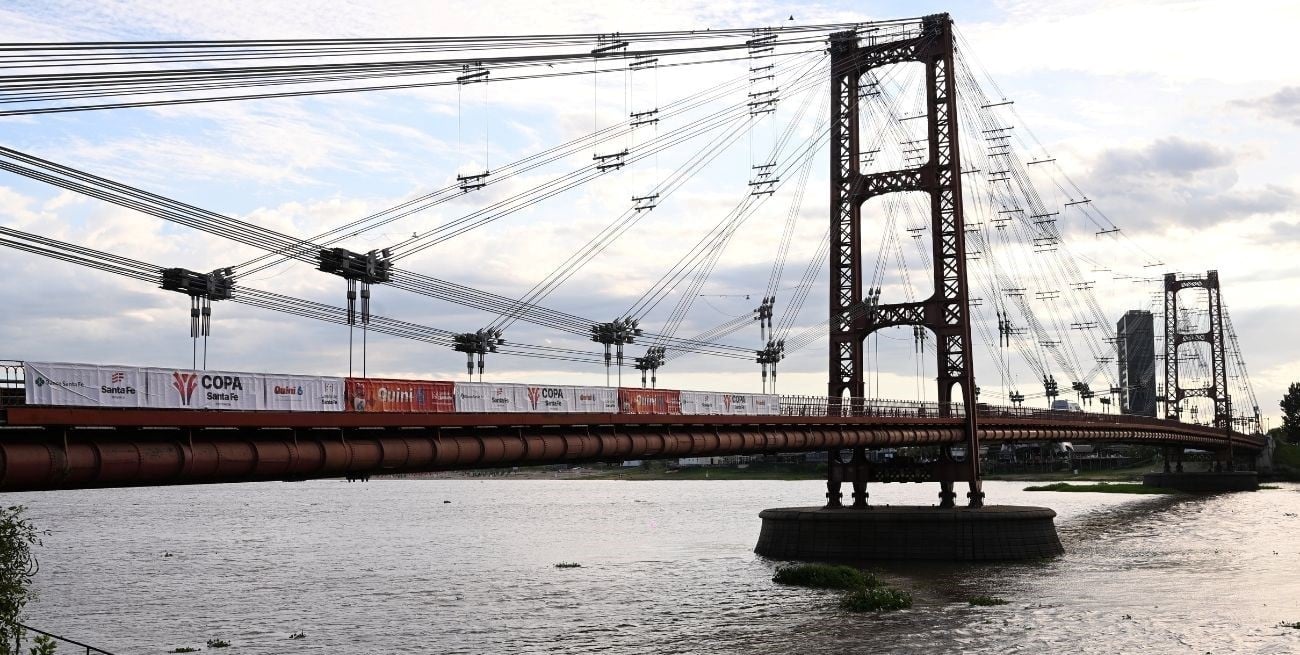 En el Puente Colgante: le quisieron robar su moto, se defendió y lo balearon en las piernas