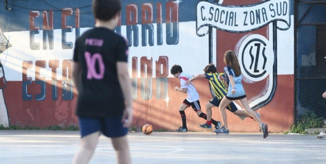 Cuánto cuesta la cuota promedio de un club en Rosario: la opción de la ayuda para familias vulnerables