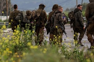 Las incursiones israelíes buscan debilitar a Hezbolá mediante ataques estratégicos, destruyendo depósitos de armas y eliminando miembros clave del grupo. Foto: REUTERS / Tyrone Siu.