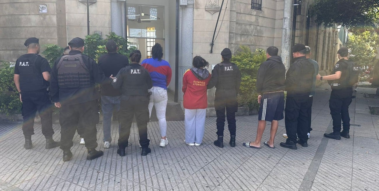 Disparos al aire, alcohol y seis aprehendidos en un operativo policial