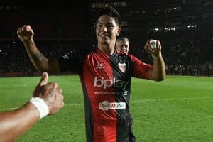 Está casi acordada la continuidad de Lago, un tema que ha movilizado mucho a los dirigentes sabaleros. Foto: Carolina Niklison.