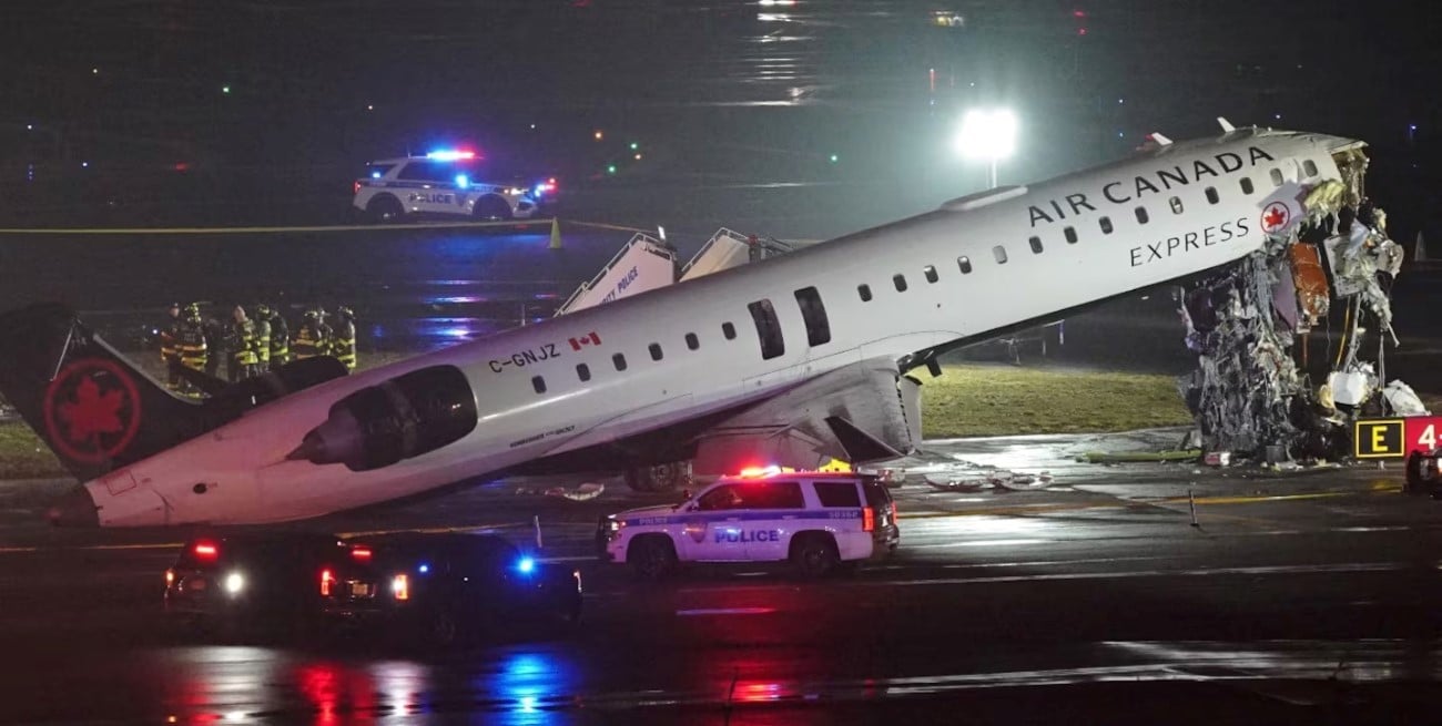 Nueva York: dos muertos tras el choque de un avión en pleno aterrizaje