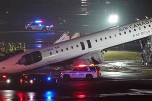 El choque ocurrió en plena pista de aterrizaje.