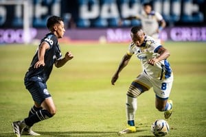 Más allá de algunas insinuaciones de Jaminton Campaz, al conjunto “canalla” le faltaron ideas para inquietar al buen equipo dirigido por Alfredo Jesús Berti.