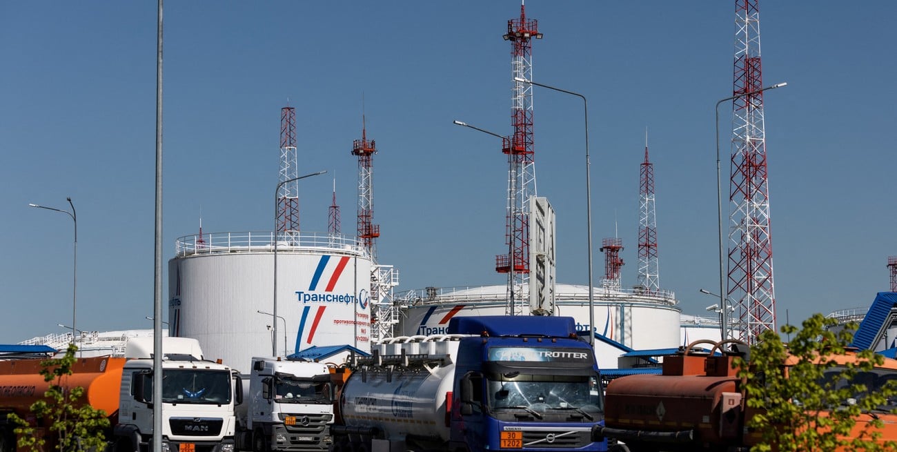 Drones ucranianos alcanzan refinerías rusas tras el levantamiento de sanciones de Estados Unidos