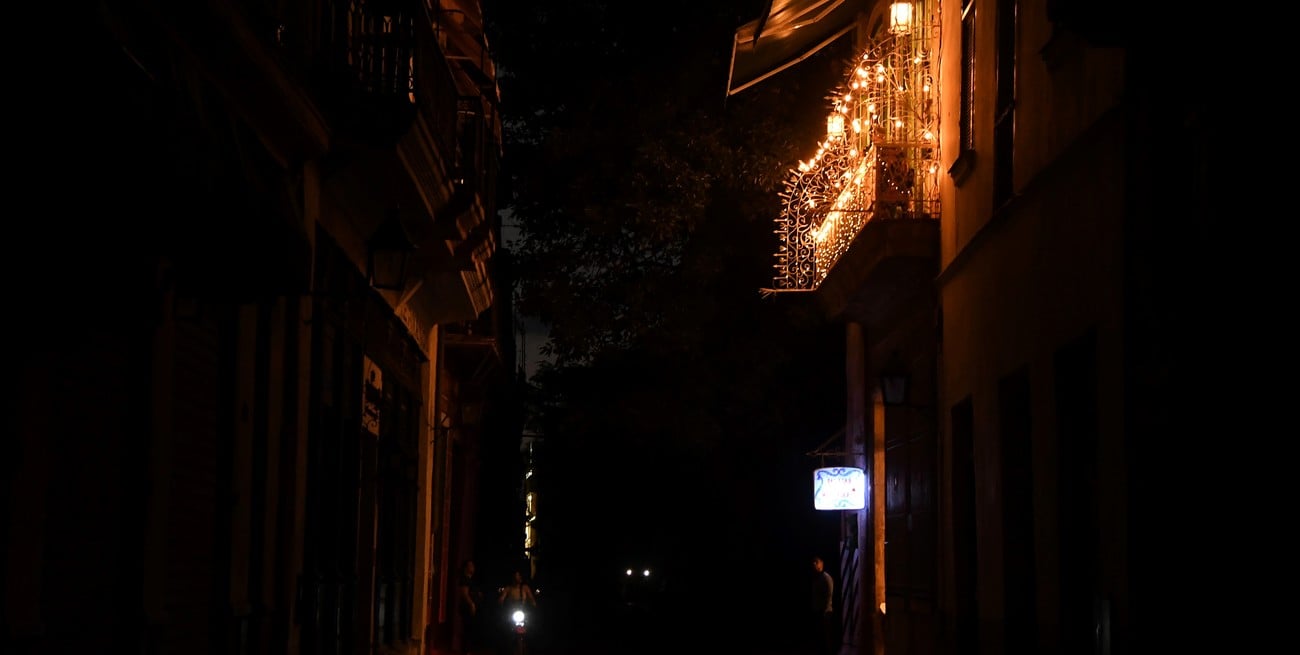 Cuba logra restablecer su red eléctrica tras un nuevo apagón total en la isla