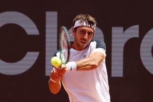 Con este triunfo, el argentino de 26 años trepó hasta el puesto 30 del ranking ATP. Credito: REUTERS/Sergio Moraes