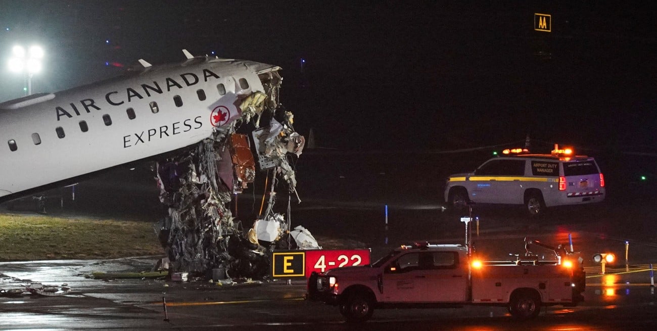 ¿Falla en la torre de control? Investigan las causas del choque fatal en LaGuardia