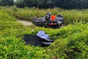 En la siesta del domingo, un aviso telefónico a la 911 dio cuenta de vehículo volcado sobre Ruta Nacional 11, a la altura del empalme con Ruta Provincial N° 36, al norte de Vera.