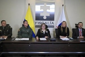 La fiscalía anunció la orden de captura de sieste cabecillas de la disidencia de las FARC.