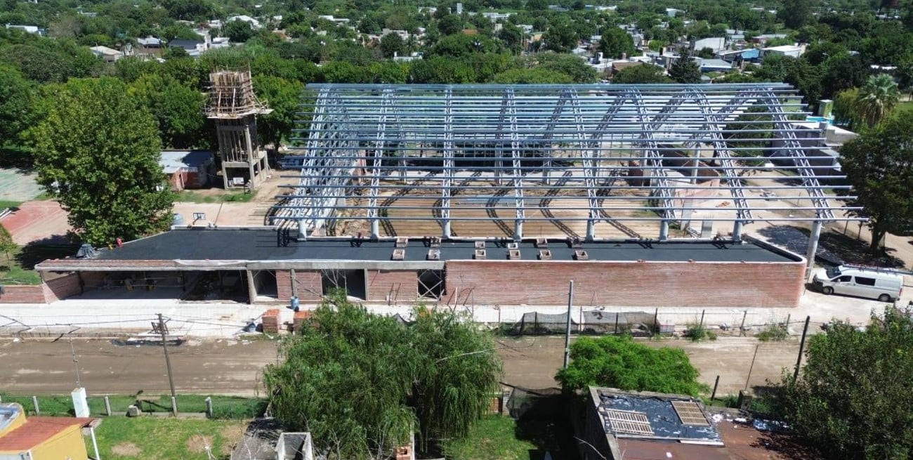 Coronda: continúan los trabajos en el nuevo gimnasio del CEF N° 22
