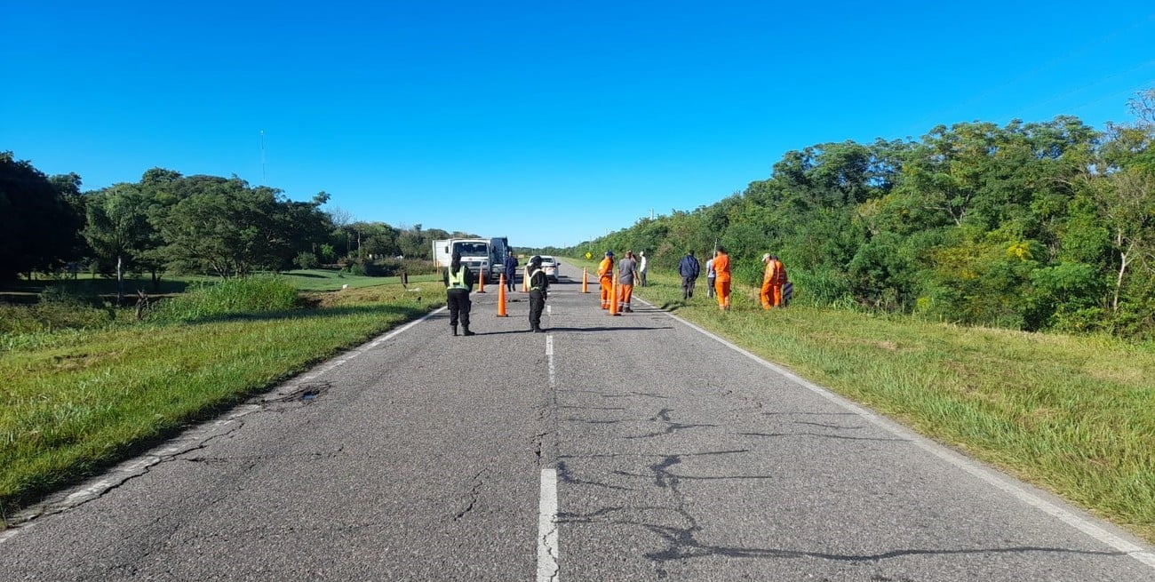 Interrumpen el tránsito sobre la Ruta N° 1 por hundimiento y grietas