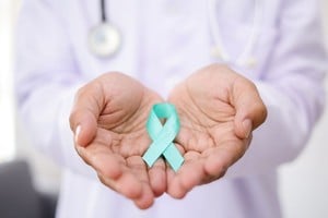 En nuestro país se diagnostican alrededor de 4.500 nuevos casos anuales, y lamentablemente más de 2.000 mujeres fallecen por esta causa. 