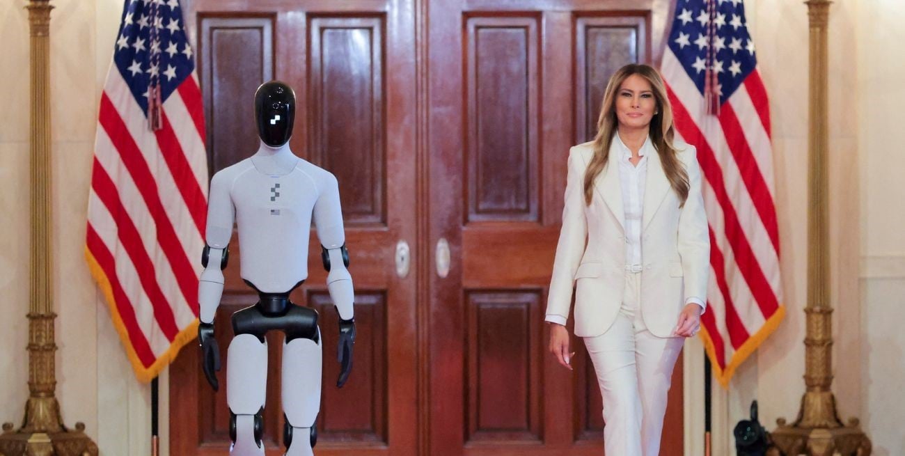Melania Trump camina con un robot humanoide: la imagen que marca un nuevo paradigma en la educación global
