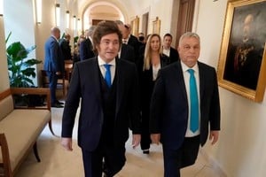 La visita de Javier Milei a Hungría el pasado fin de semana, siendo recibido por el primer ministro Viktor Orbán.