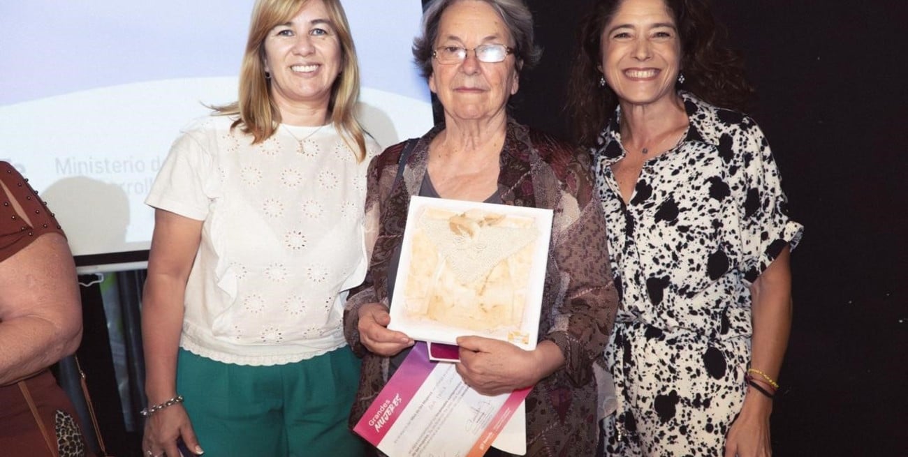 Reconocimiento "Grandes Mujeres": Vera distinguió la invaluable trayectoria de Ana María Centis