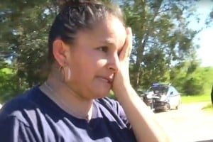 La víctima tras ser golpeada por los delincuentes. Foto: Gentileza