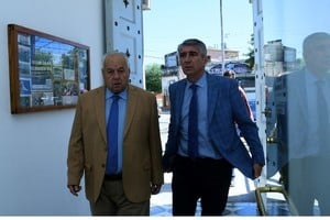 Gutiérrez y Bastia ingresaron juntos al acto por el Día de la Memoria. Foto: Flavio Raina