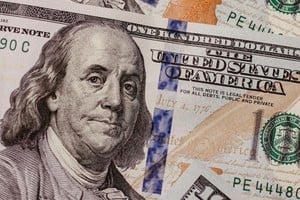 El dólar cerró con bajas: el blue retrocedió y el MEP también registró una caída al finalizar la jornada.