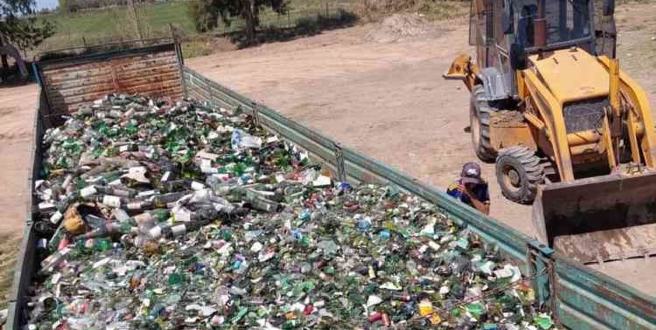 Compromiso ambiental: Desde Sarmiento hacia Rosario, el vidrio se transforma en recurso