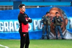 El técnico sabalero planea cambios para jugar en Paraná. Foto: Juan Manuel Foglia.