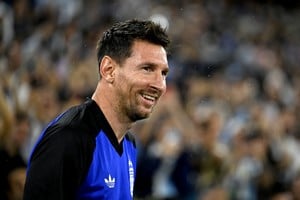 Messi vuelve a arrancar como suplente en una situación poco habitual en la Selección. Foto: Reuters