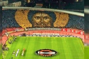La UEFA impuso una multa de 95.500 euros al club serbio por el despliegue de un mensaje religioso.