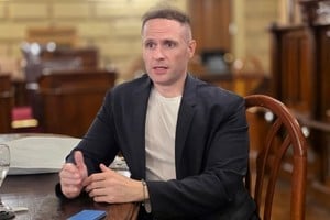 "La política y la justicia que no usen IA se quedarán obsoletas, pero si te vuelcas totalmente a ella, te volverás un idiota", señaló.