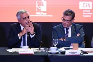 Franco Bartolacci, de la UNR, reemplazará en la presidencia del CIN a Oscar Alpa, de La Pampa (a su lado). Foto: Gentileza CIN