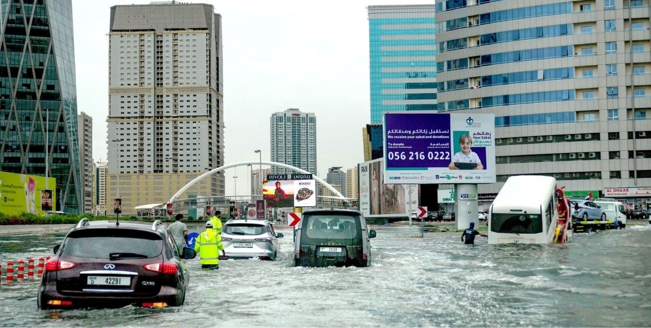 Una histórica tormenta paraliza a los Emiratos Árabes