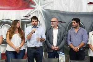 Hernán Rossi asumió en la UCR porteña y refuerza su vínculo político con Santa Fe.