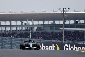 El Mercedes de Kimi Antonelli durante la práctica en Suzuka. REUTERS/Kim Kyung-Hoon