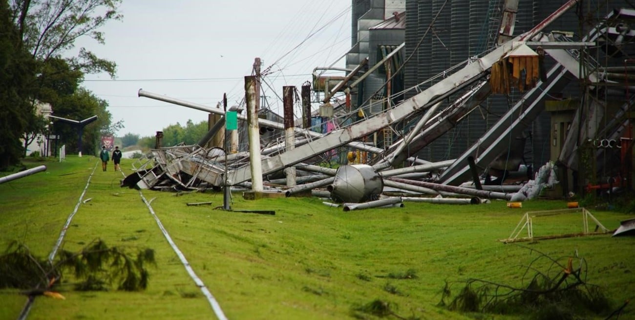 Bombal: un temporal destruyó una planta de acopio y generó enormes daños en la zona urbana