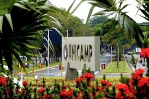 Brasil investiga a una científica argentina acusada de robar un virus en un laboratorio restringido.
