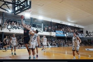 Almagro aplastó a Alma Juniors en el clásico