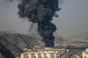 Irán afirmó haber atacado las plantas de aluminio EMAL, en Emiratos, y ALBA, en Bahréin.