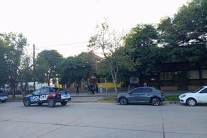 La primera foto que se conoció del hecho, con la policía en el lugar.