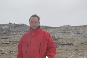 “El dolor por Malvinas sigue vivo y esto exige repensar cómo la sociedad procesa esa tragedia sin diluir el reclamo soberano”.