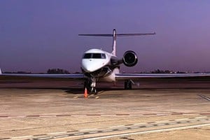 Se trata del Gulfstream G600 N318AG. Avion privado demorado en Sauce Viejo.