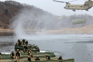 Estados Unidos despliega tropas terrestres en Irán. Foto: Reuters.