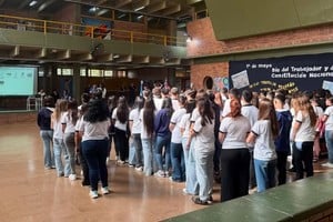 La tragedia revela una brecha peligrosa entre lo que sucede en los pasillos escolares y la percepción oficial, con el bullying como eje central del debate.